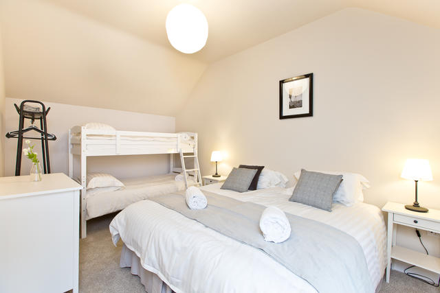 Star Barn - Bedroom 2 with En suite