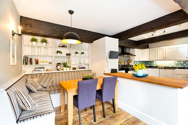 Large kitchen with plenty of space to socialise while cooking!