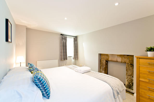 Cruck'd Barn - Bedroom one with en suite