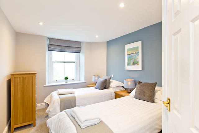 The Grange - Bedroom 2 with en suite