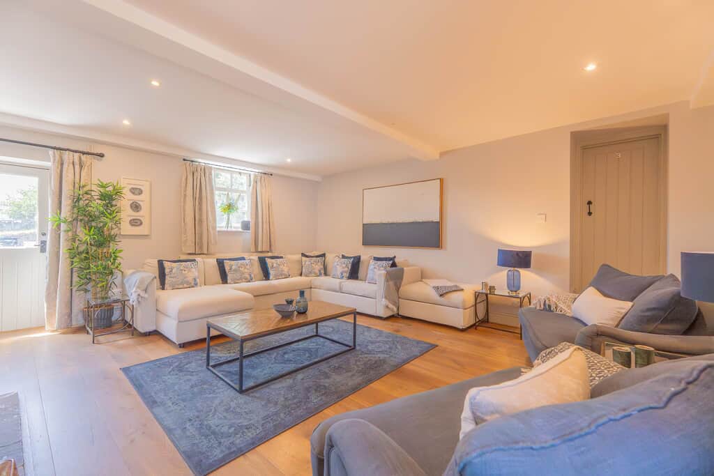 Image showing the Redhurst Barn spacious living room.