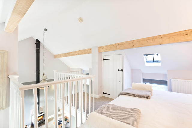 Light & Spacious bedroom in The Byre