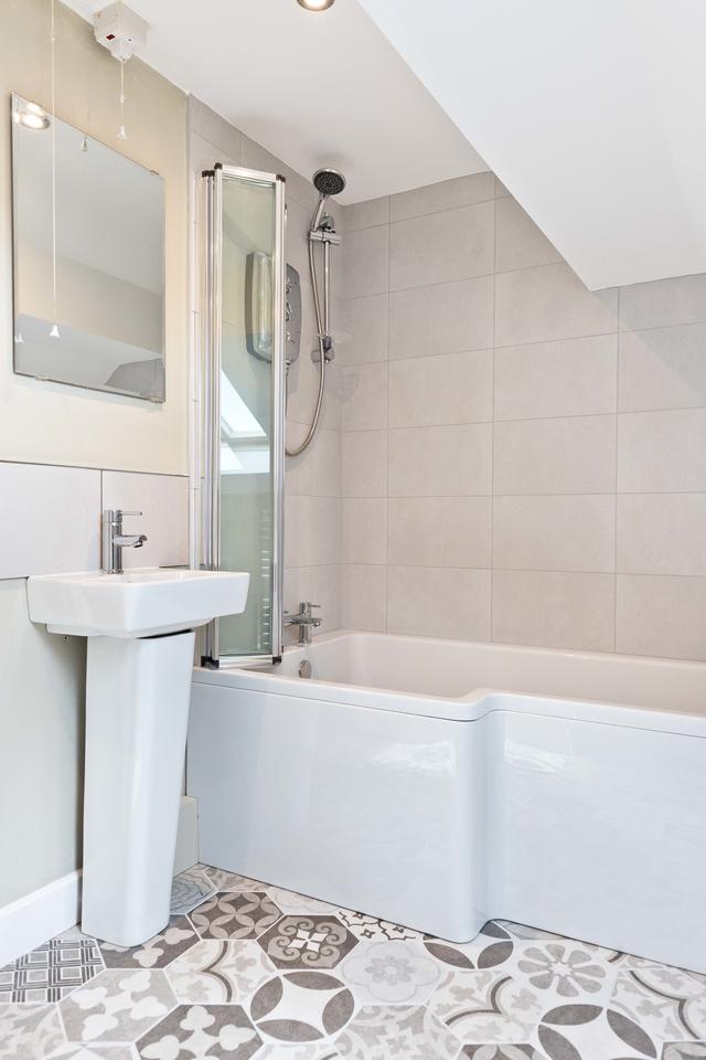 Shared Bathroom in the Annexe for bedrooms 7 & 8