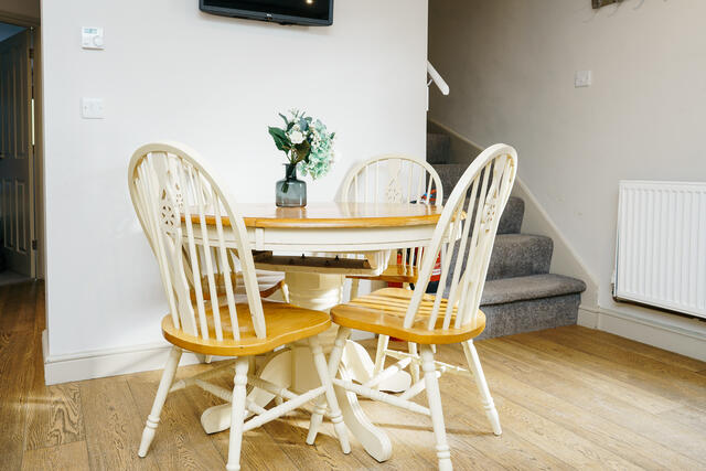 Informal dining space in the annexe