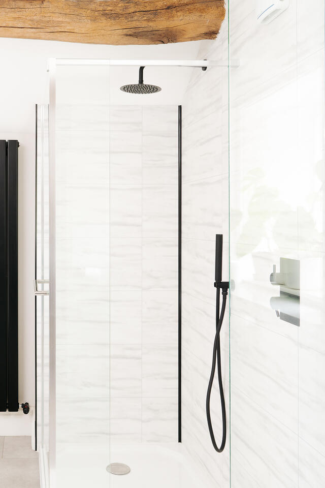 Overhead shower with hand attachment