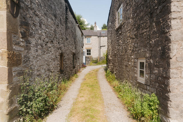 Lane leading to the rear of the cottage