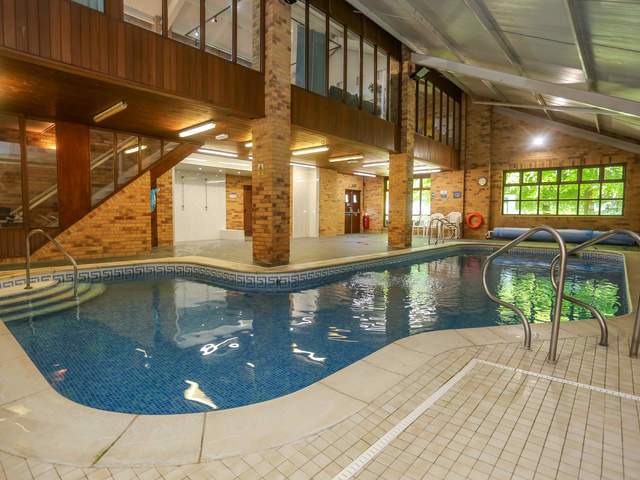 Derbyshire Holiday Cottage with Swimming Pool