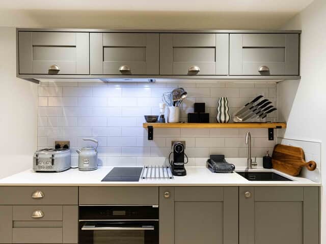 Well equipped and fully integrated kitchen