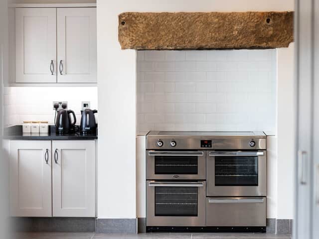 A further range in the kitchen