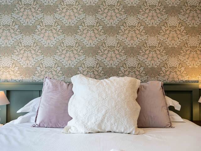 Soothing bedroom colours