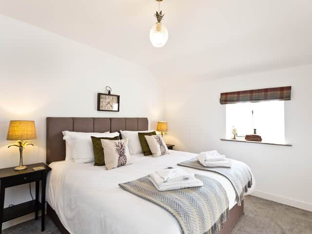 The Farmhouse bedroom 4