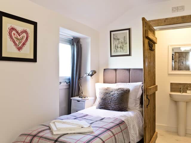 The Farmhouse bedroom 3