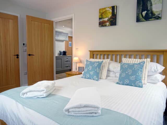 Fixed king size double with fitted wardrobe